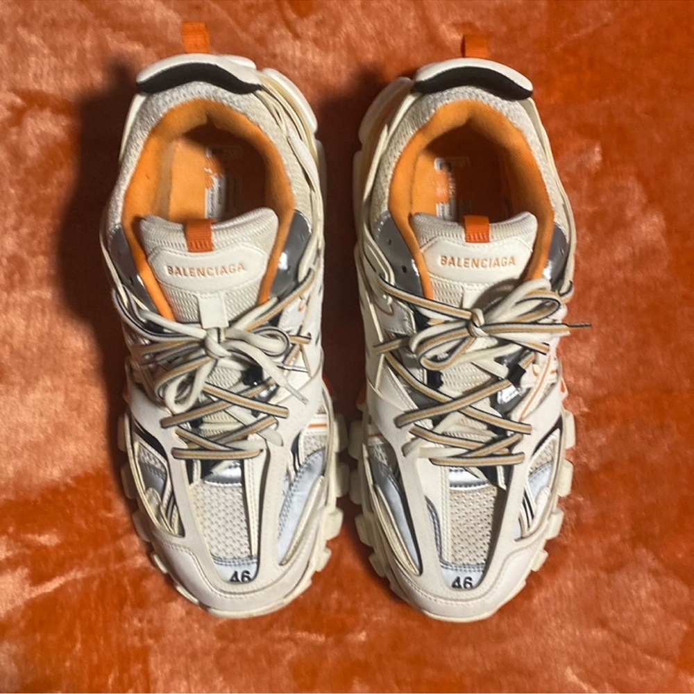 Balenciaga track led lighting